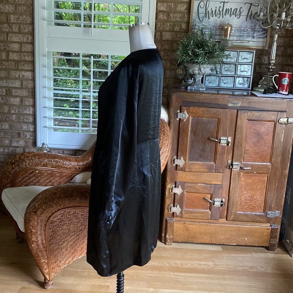 ASOS CURVE BLACK SATIN WRAP DRESS PLUS 16 - Picture 3 of 5